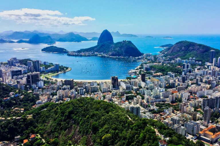 Vue de Rio de Janeiro depuis les hauteurs - ARIVÉE AU BRÉSIL - RIO DE JANEIRO - DE RIO A IGUAZU avec Nature Experience